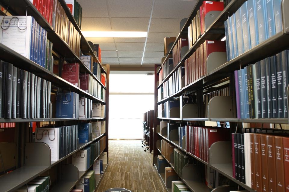 文森特C大学图书馆的藏书. 伊梅尔法律图书馆